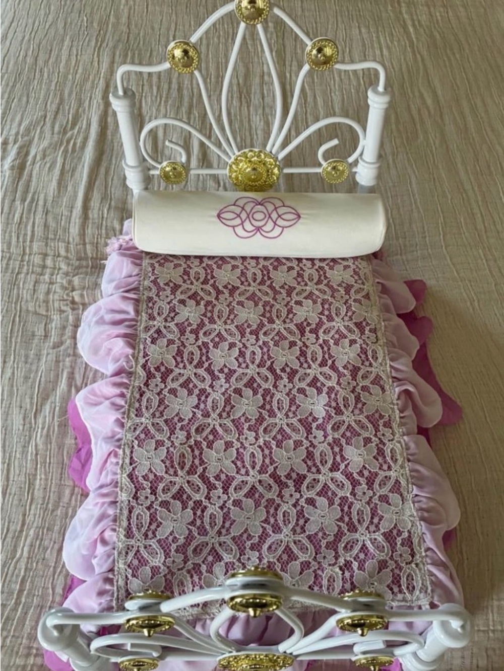 American girl Rebecca‘s bed